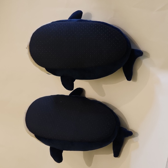 Children’s Place Shark Slippers size 1/2 - Picture 3 of 8